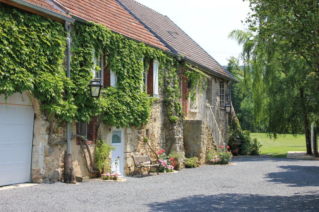 Domaine Du Moulin De L'Etang Bed & Breakfast Chatillon-sur-Marne Exterior photo